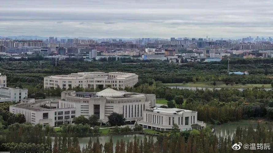 筠阮owo 的想法: ￼电子科技大学 欢迎电子科技大学2022级的学弟